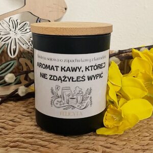 Świeca z napisem AROMAT KAWY, KTÓREJ NIE ZDĄZYŁEŚ WYPIĆ