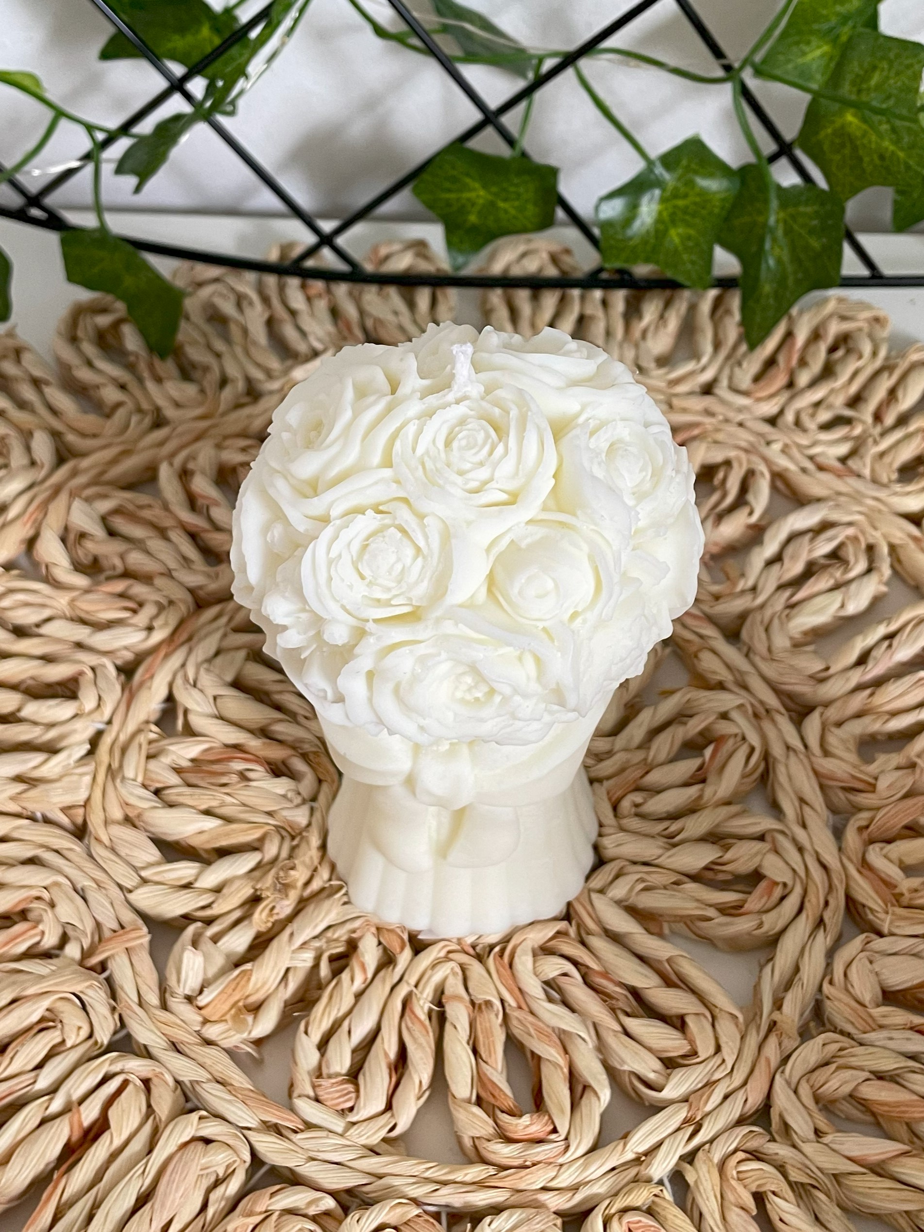 świeca sojowa w kształcie bukietu róż - obrazek 5