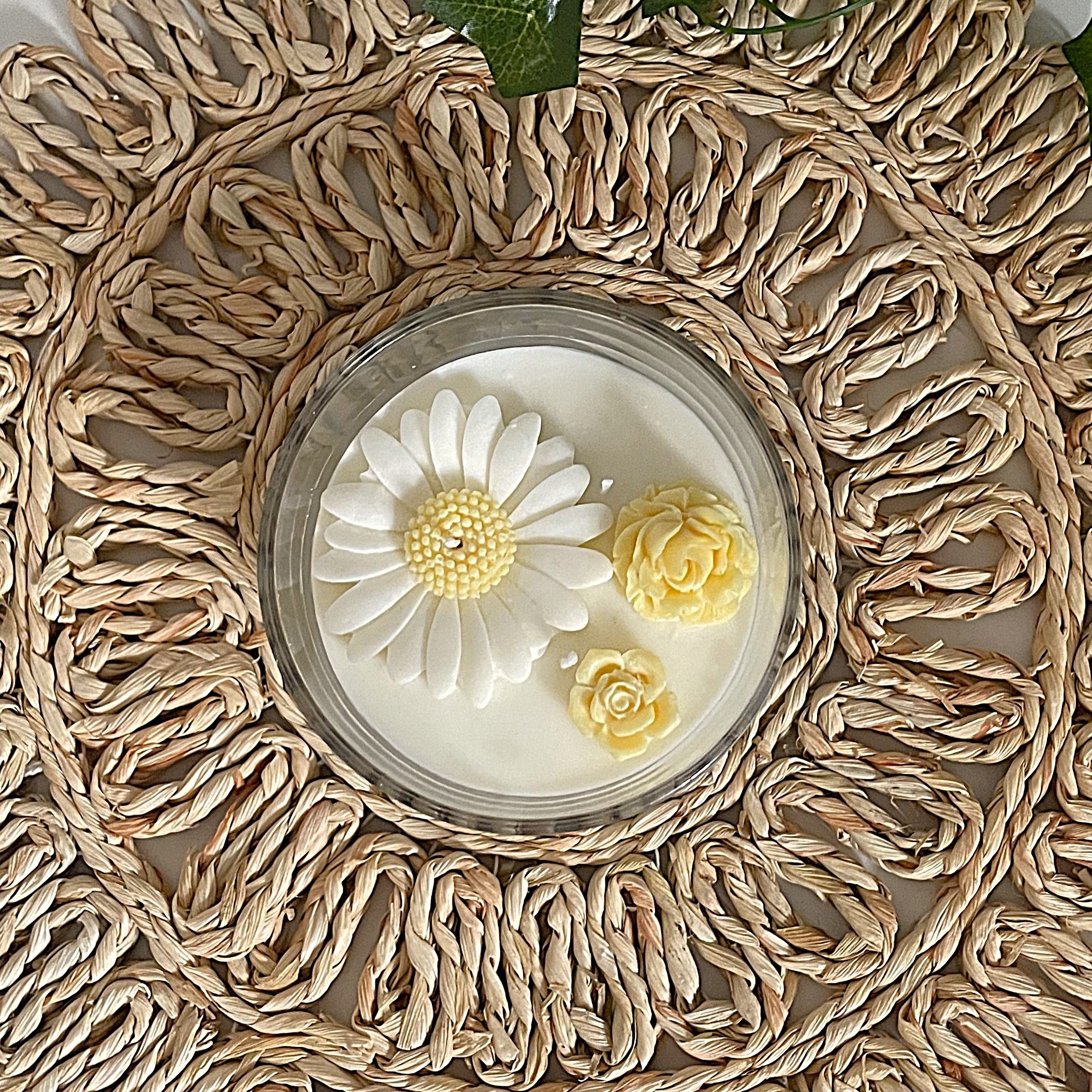 Świeca sojowa z kwiatami