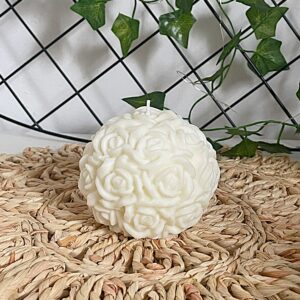 Świeca dekoracyjna z wosku sojowego w kształcie kuli z róż