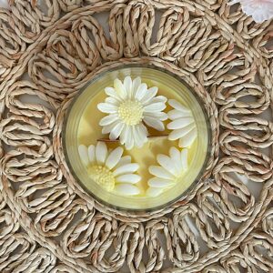 Świeca sojowa z motywem stokrotek