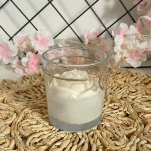 Świeca sojowa w szkle z motywem róży