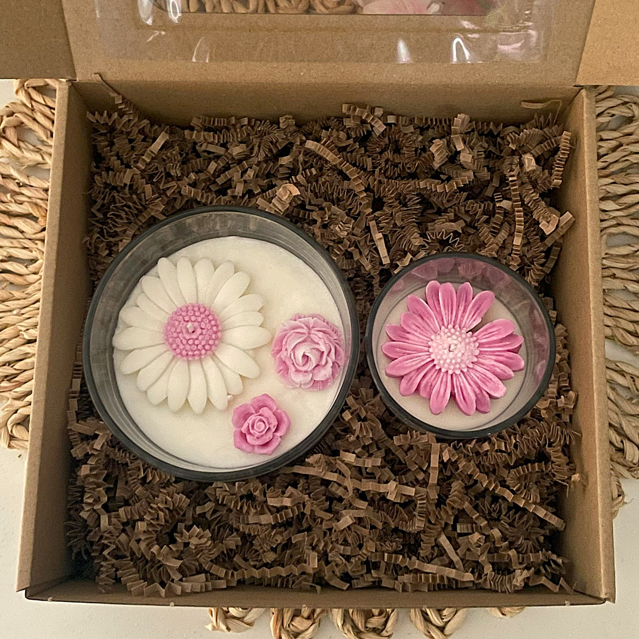 Świece sojowe z kwiatami - zestaw prezentowy różowy - obrazek 2