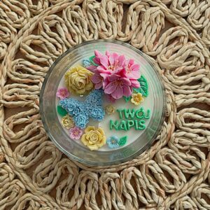 Świeca sojowa z personalizowanym napisem