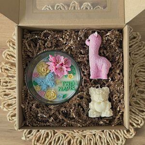 Zestaw prezentowy świeca z personalizowanym napisem + miś i alpaka