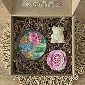 Zestaw prezentowy świeca z personalizowanym napisem + róża i miś