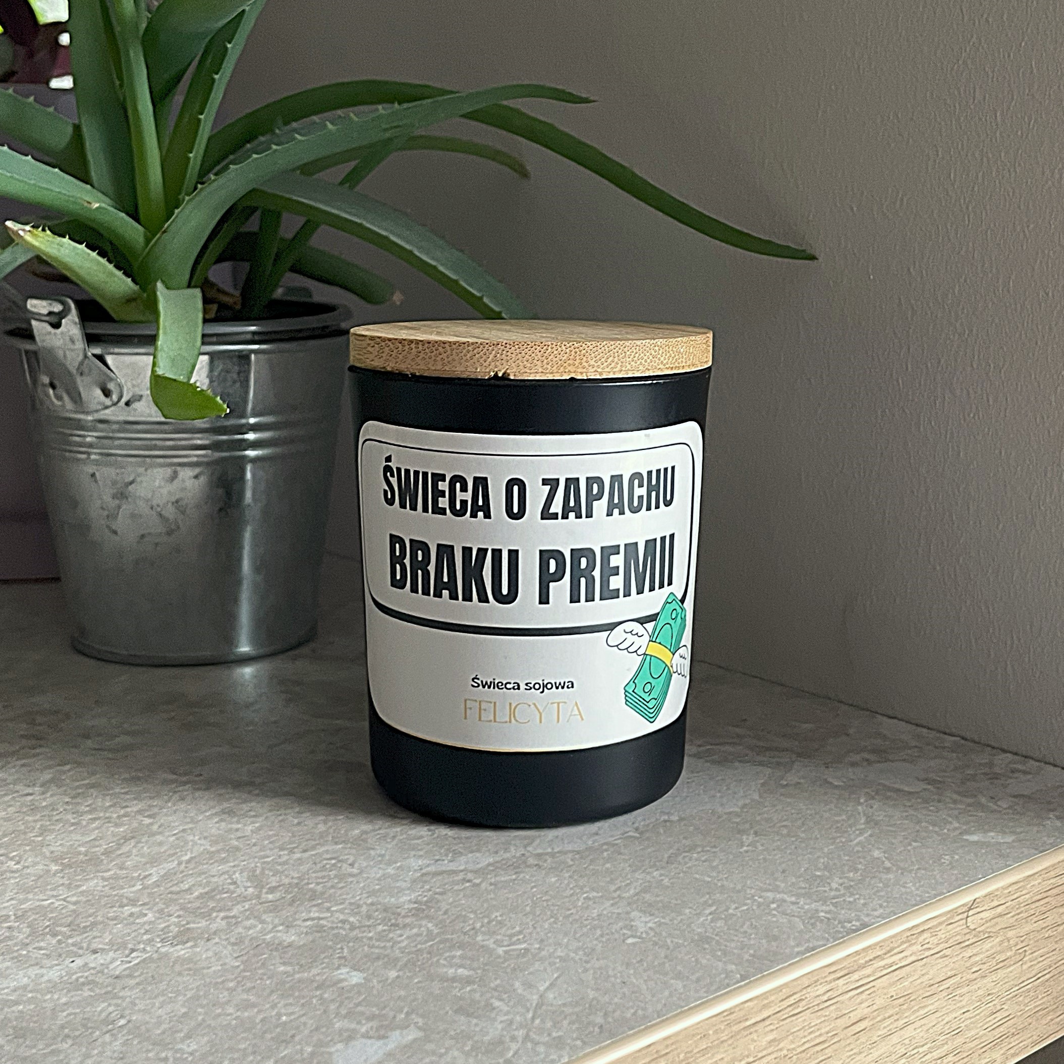 Świeca o zapachu braku premii