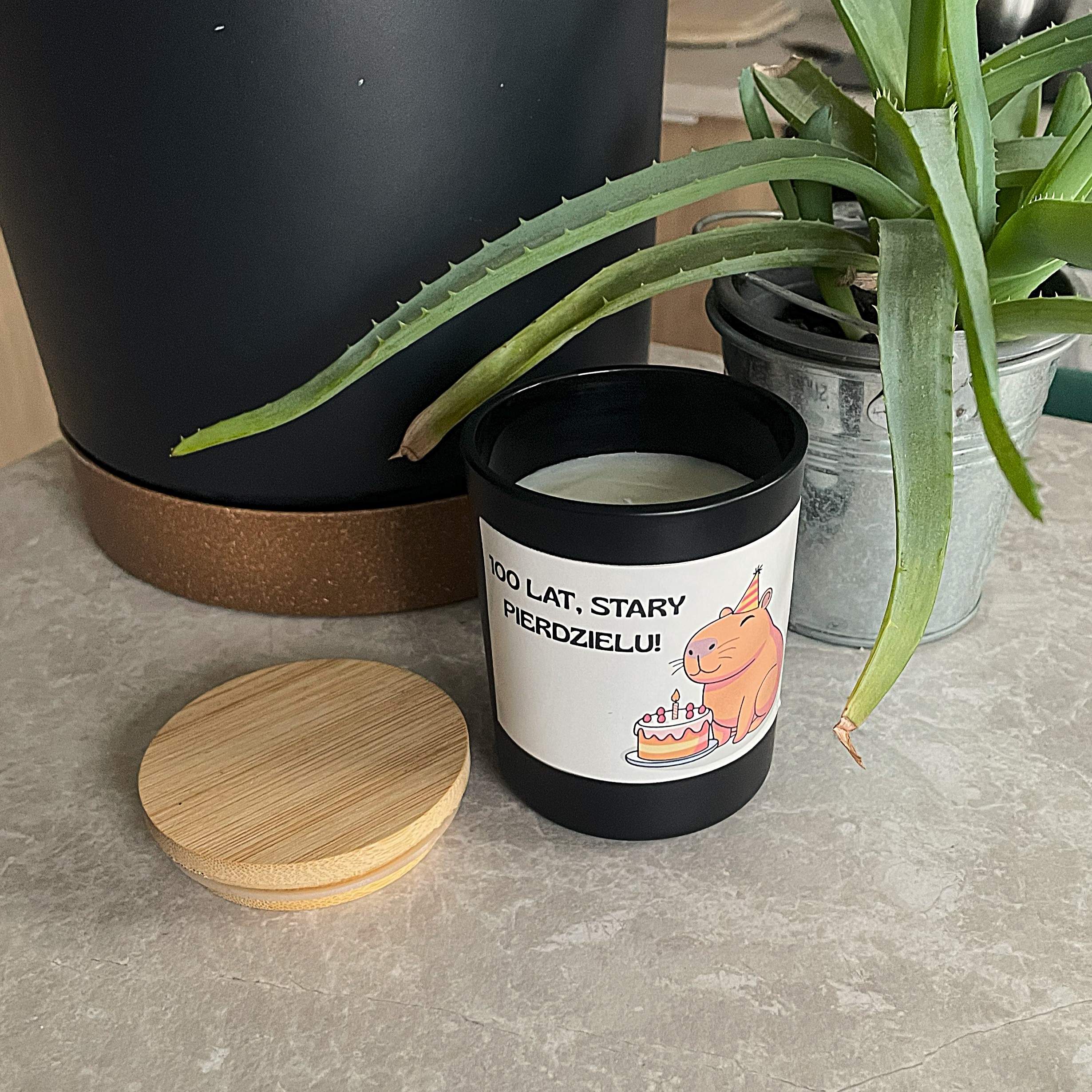 Świeca sojowa „100 lat stary pierdzielu” - obrazek 2