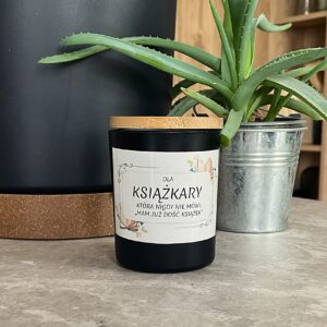 Świeca sojowa „Dla książkary, która nigdy nie mówi: mam już dość książek”