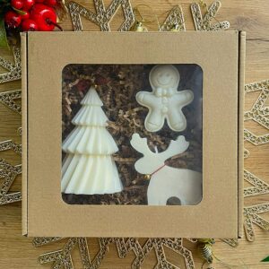 Świąteczny zestaw świec sojowych w pudełku prezentowym ze wstążką